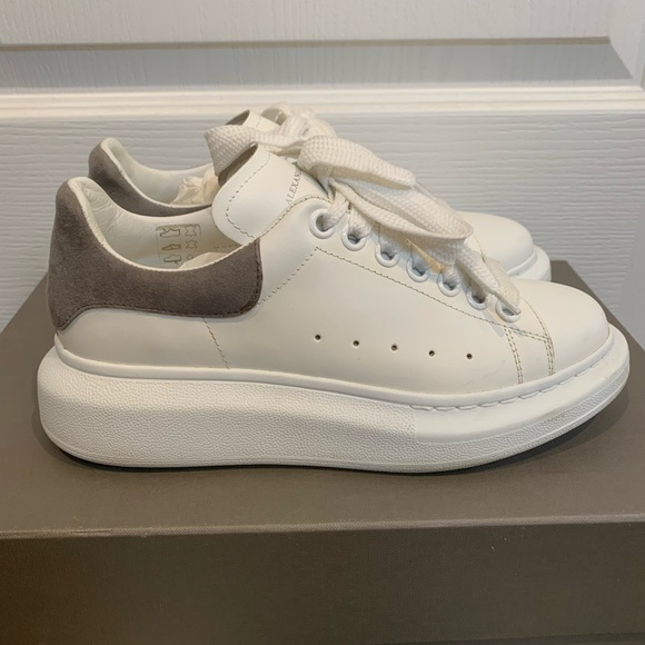 Alexander McQueen | Oversized low-top sneakers | White Grey | 37 - Picture 4 of 13
